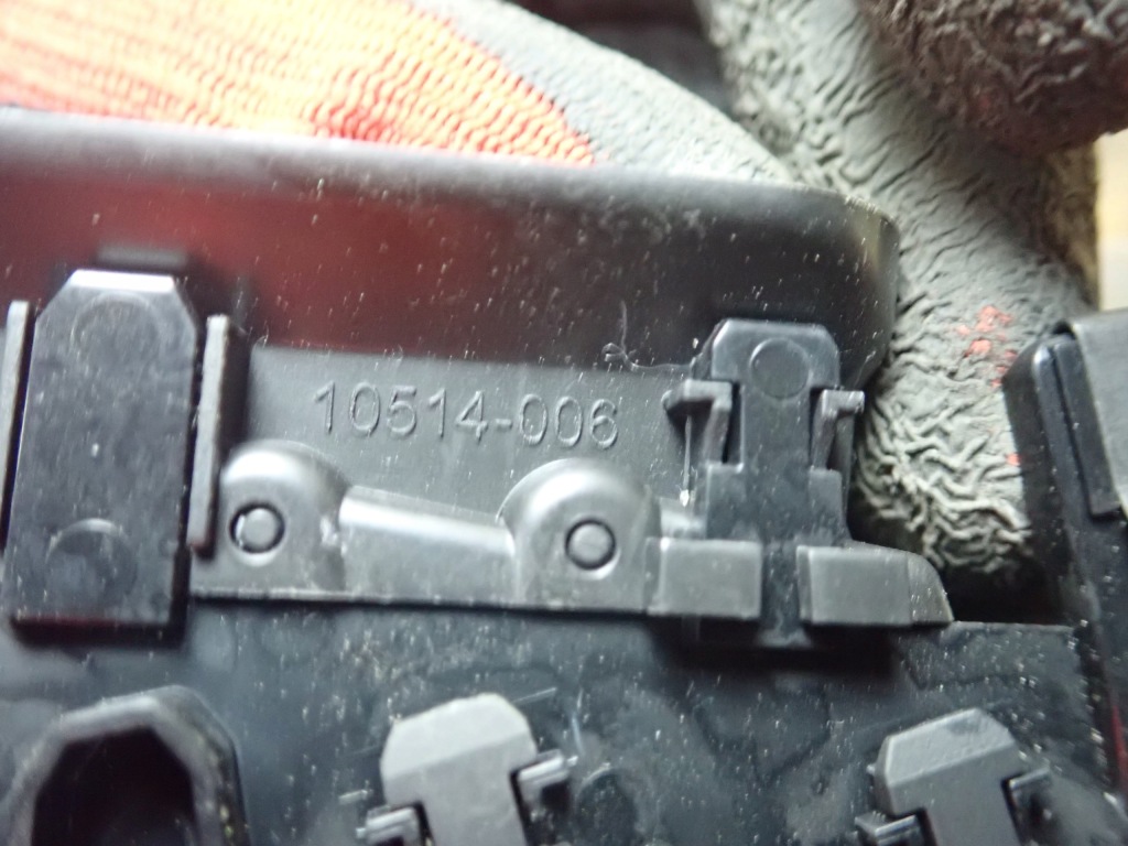 фото №5, Решётка обдув правый перед renault clio v 1,0 tce 2021r 687604560r 8580