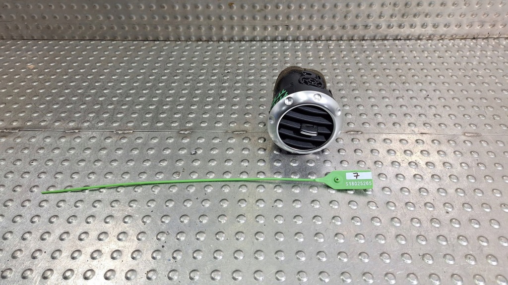 фото №1, Решітка обдув 8n0820901 audi tt i 8n