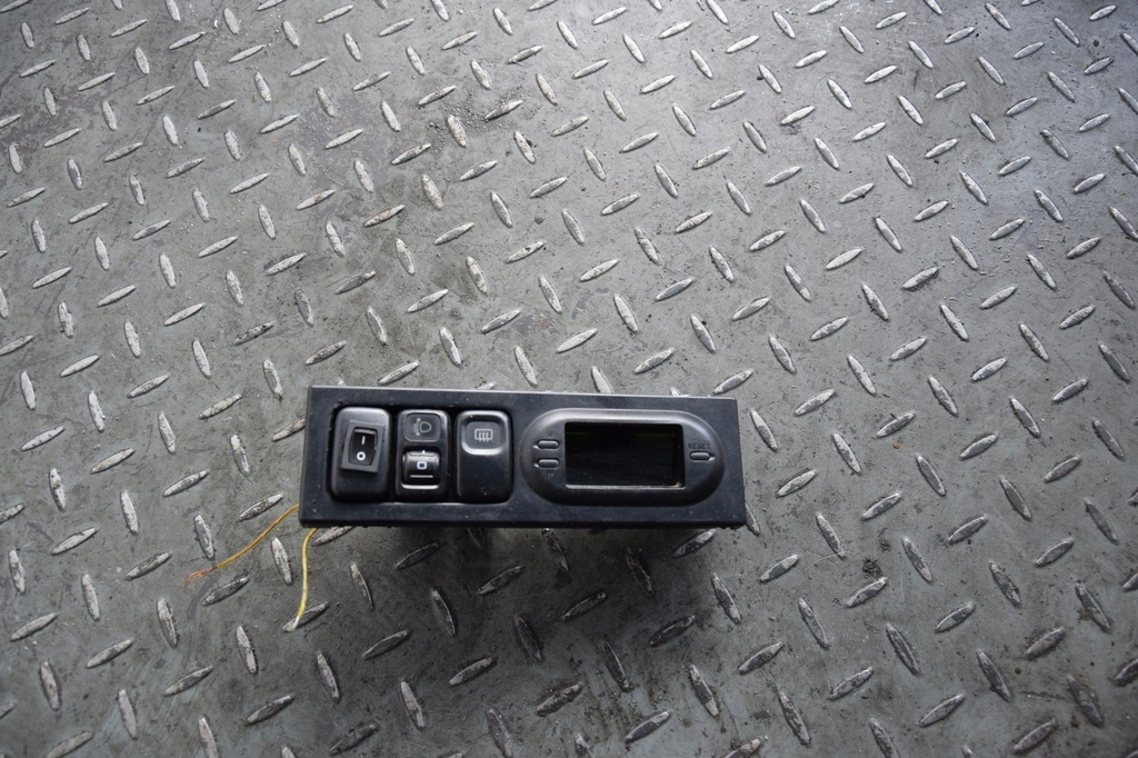 фото №1, Часы с переключателями mazda 323p