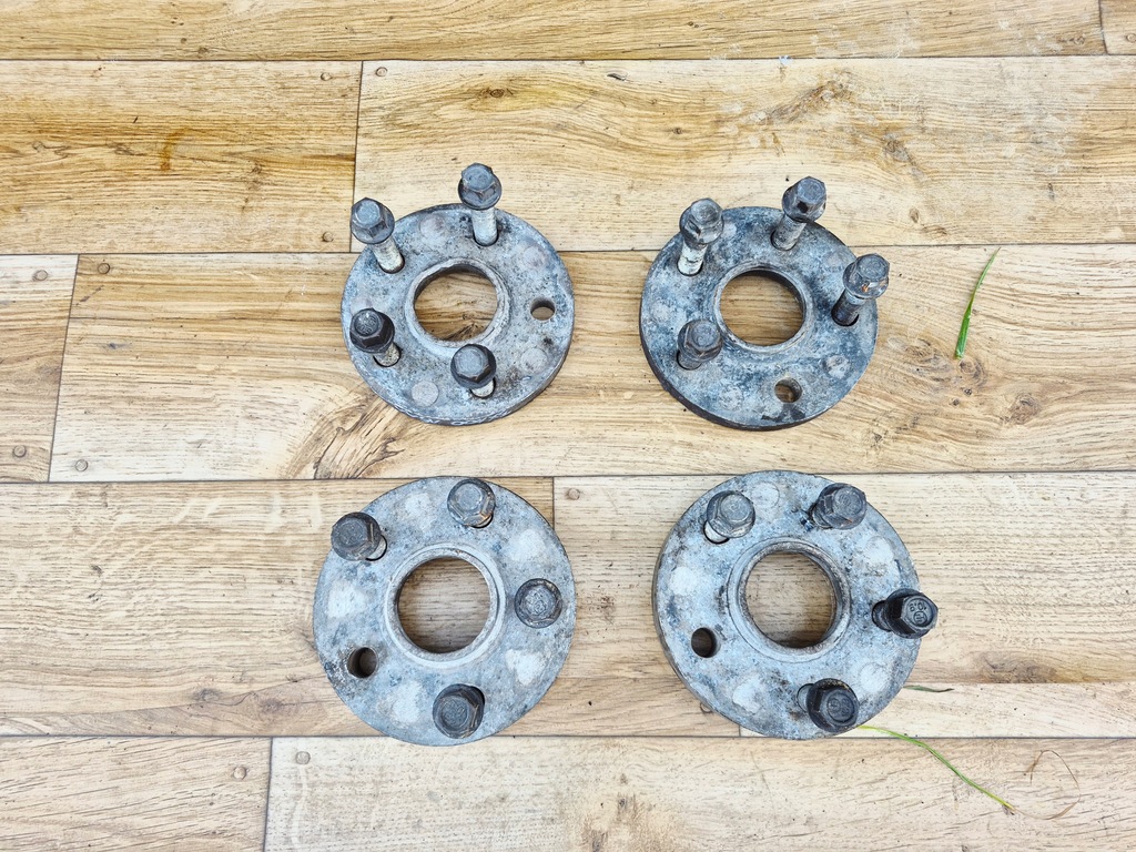 фото №1, Audi a3 8l проставка колеса golf 4 5x100