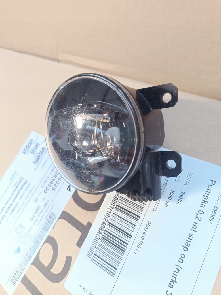 фото №1, Peugeot citroen ds лампа halongen противотуманный led ds peugeot 9811333380