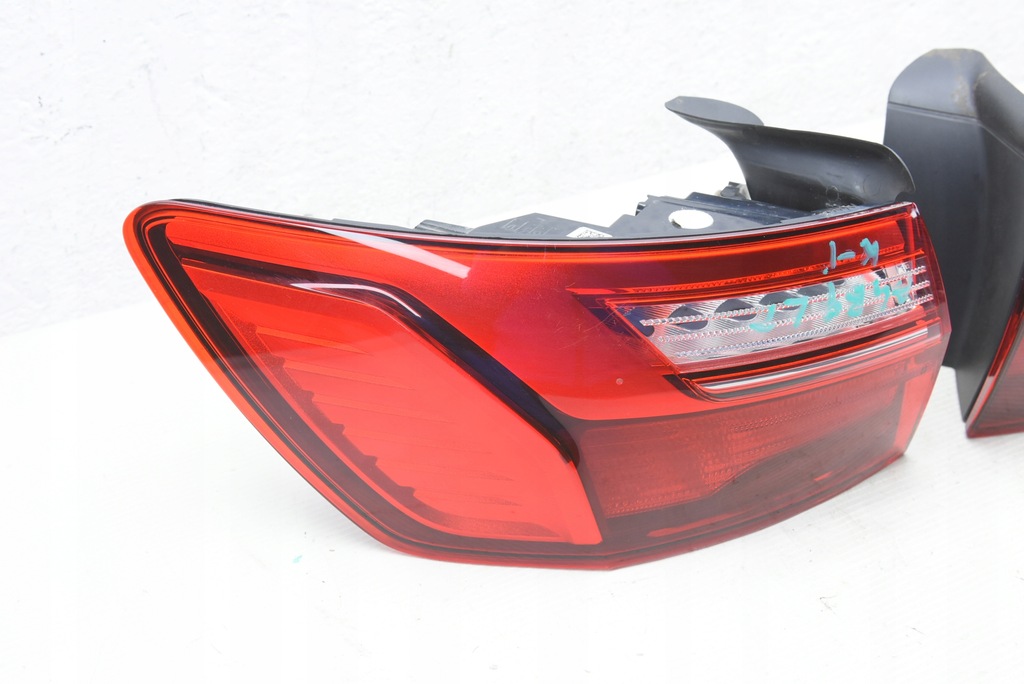 фото №9, Audi a4 b9 lift kombi лампа права задня w крила