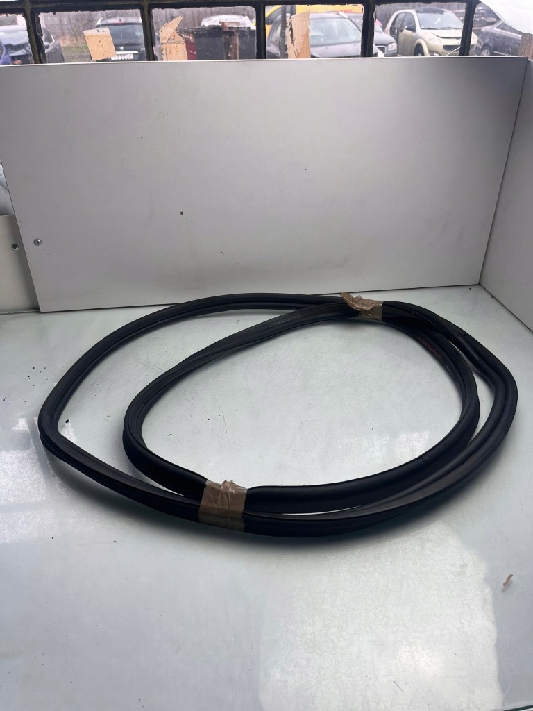 фото №3, Mini one - cooper r50 - 53 --- прокладка крышки багажника