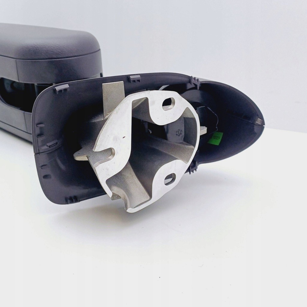 Подлокотник кожаный кронштейн на кружка mercedes benz w168 a1686830214 nr19 Киев