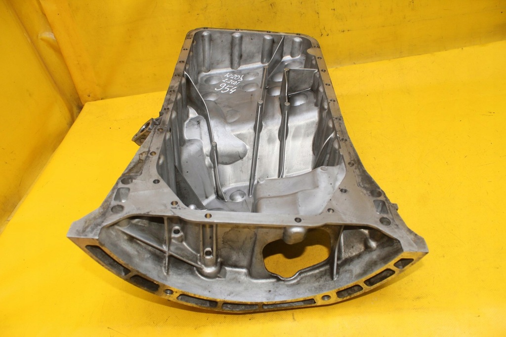 фото №8, Поддон масляная масла r6110140602 w203 2.2 cdi 611.962