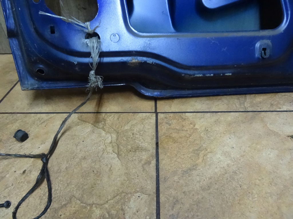 фото №5, Volvo v40 1.9dci 03' крышка багажника багажника задняя