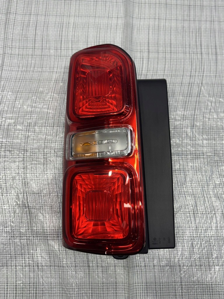 фото №1, Лампа задняя левая citroen jumpy iii 9808243180