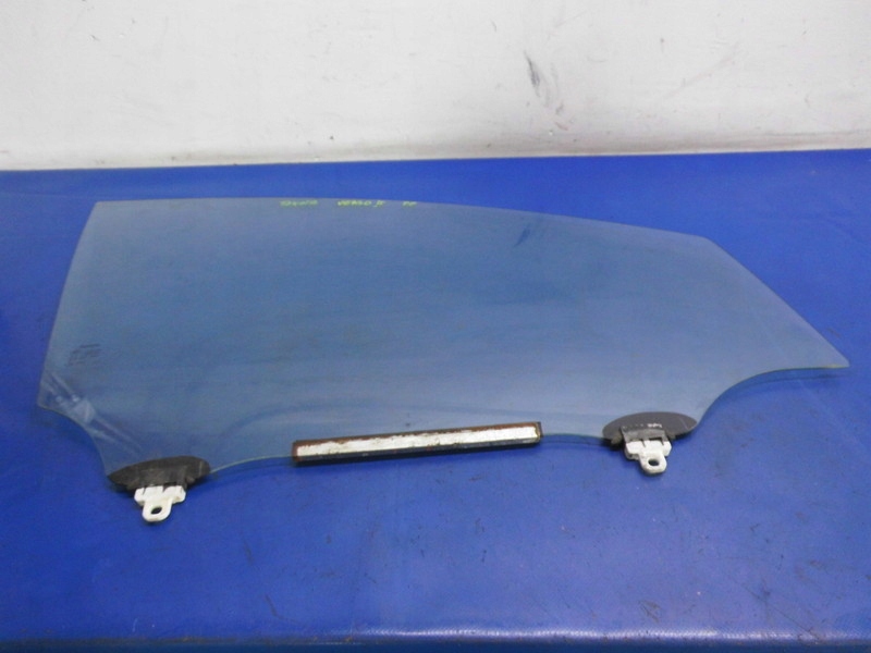 фото №1, Скло двері правий перед 2005r toyota corolla verso ii 04-09r