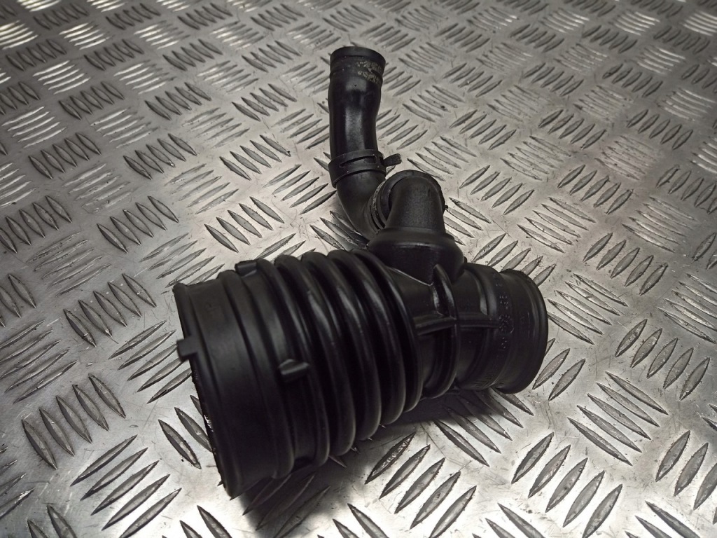 Купити Шланг повітрозабірник повітря opel omega b 2.2 dti 90572133