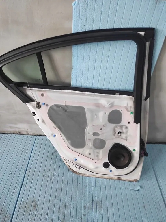 фото №8, Opel insignia a 2009 задняя сторона левая дверь z40r