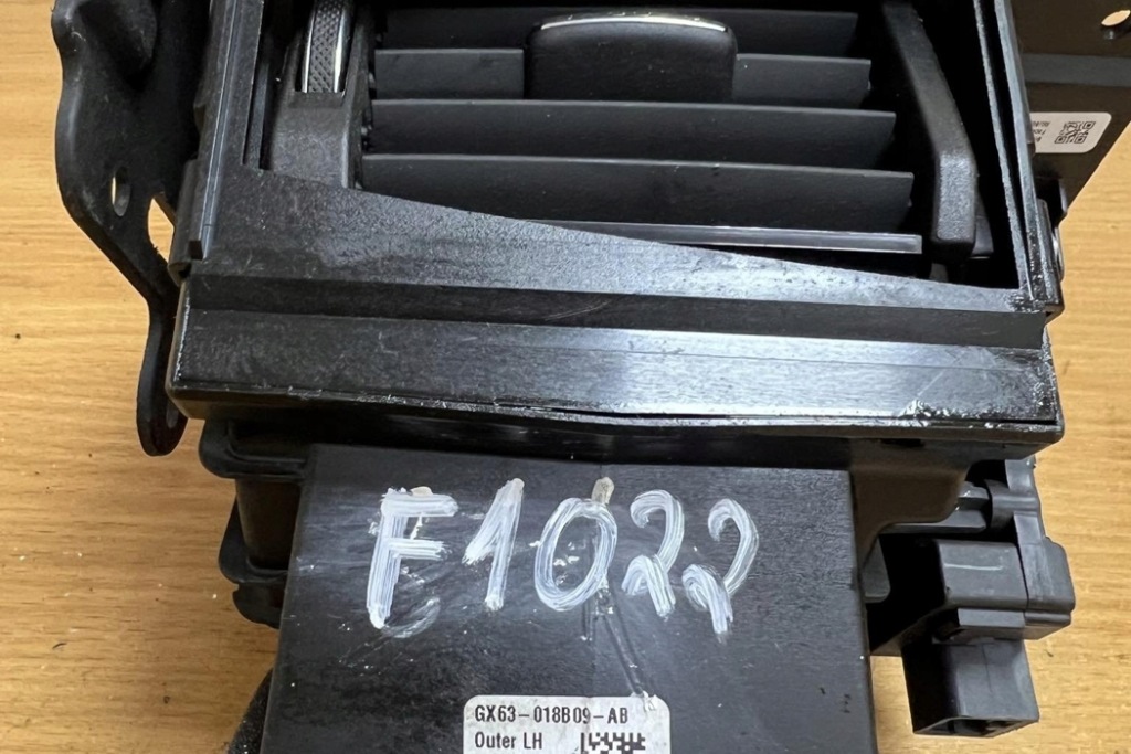 фото №11, Решётка радиатора jaguar xf x260 gx63018b09ab дизель 2017