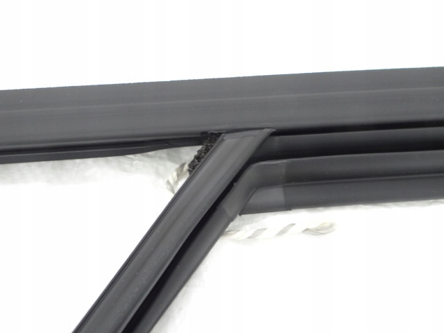фото №6, Peugeot 2008 прокладка дверь левых передних водителя направляющая стекло
