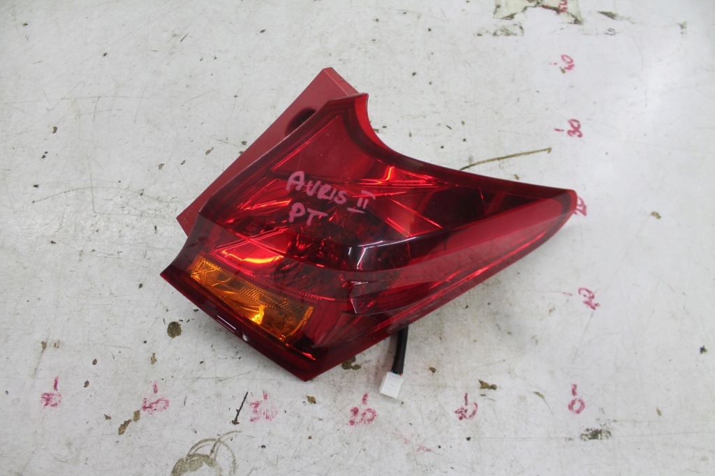 фото №1, Лампа правый задняя задняя toyota auris ii e18 hb 12-15