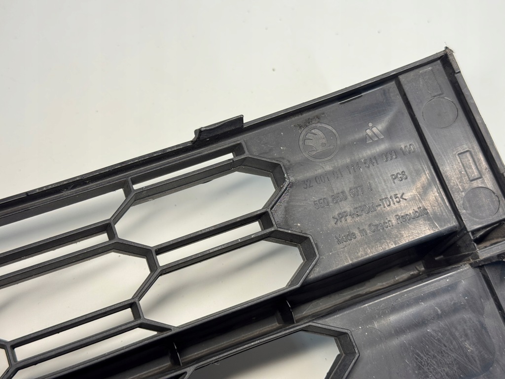 фото №8, Skoda octavia iii решётка бампера передняя 5e0853677j