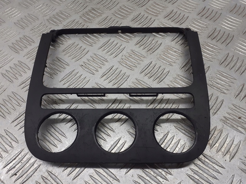 фото №1, Рамка радио vw golf v 1.4 1k0858071c