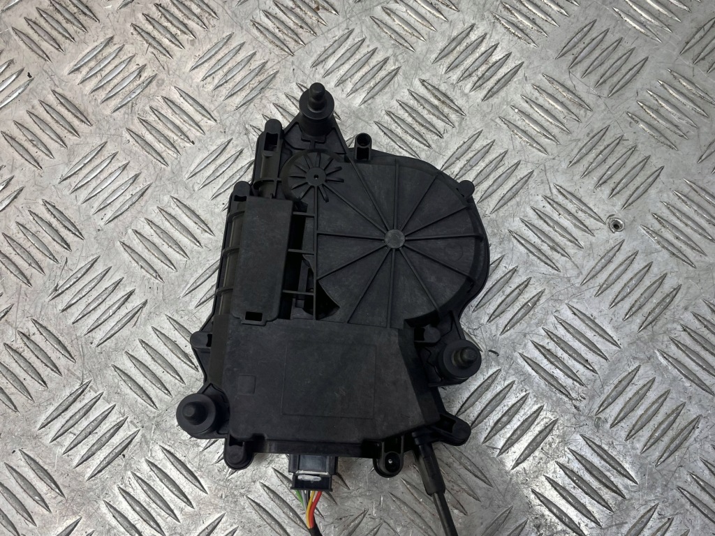 фото №8, Bmw оригинальный номер 7461707 1' f40 доводчик крышки задний задняя