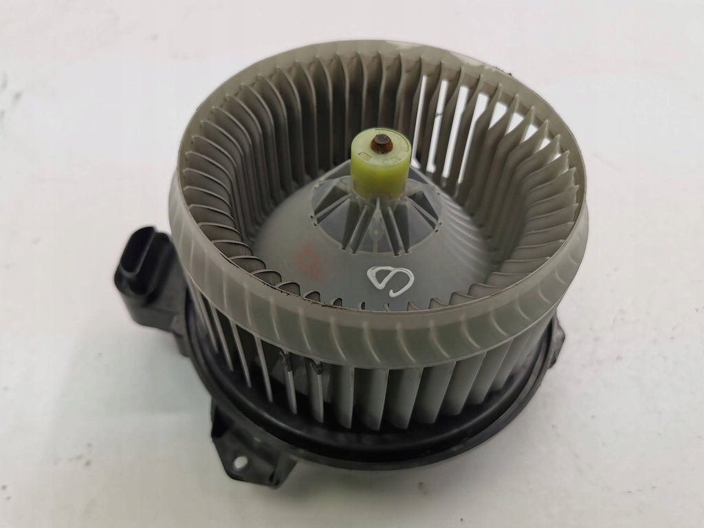 фото №1, Toyota auris 150 2012 вентилятор