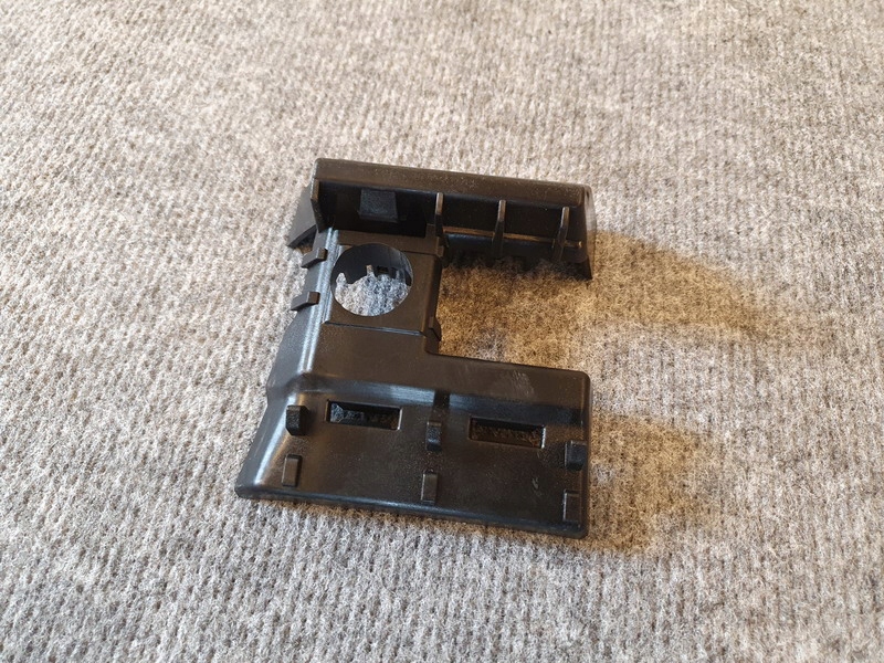 фото №1, Porsche taycan 9j1 9j1807290b заглушка дифузор оригінальний номер