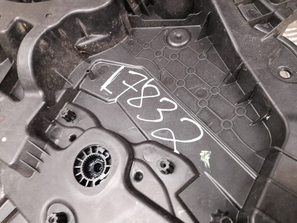 Подъемник стекло tesla model y 2021 с передний po правой 149550900g Недорого