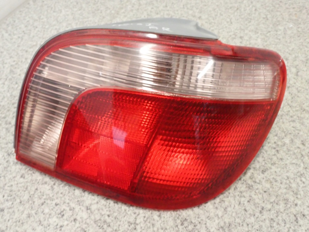 фото №4, Toyota yaris 99- лампа задня права jt