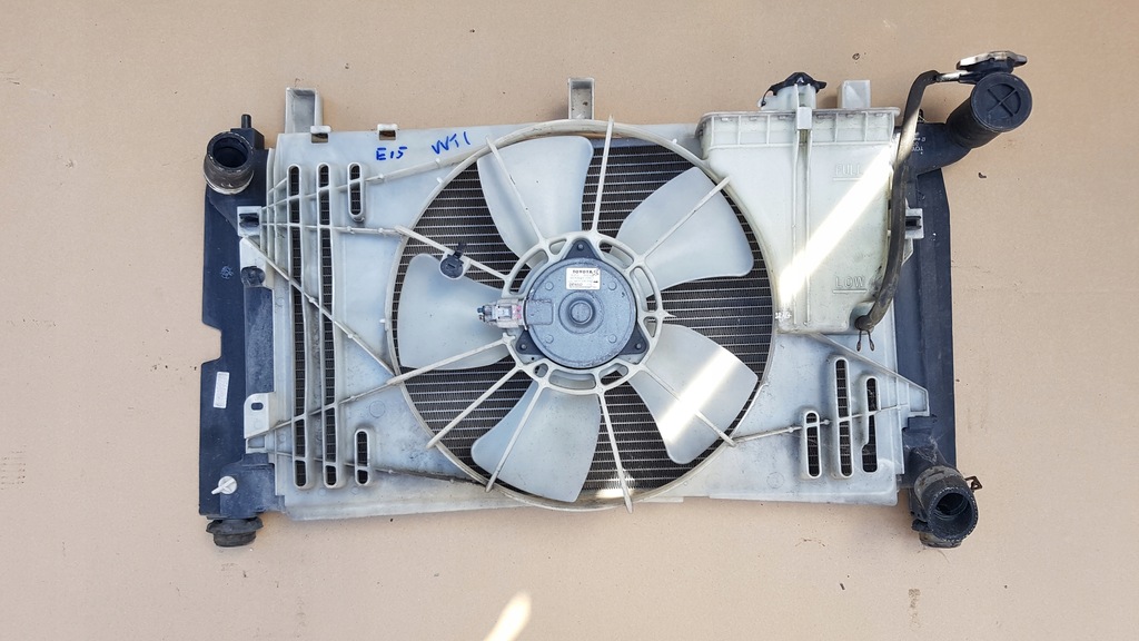 фото №1, Toyota auris 07-12 1.4 радиатор wody вентилятор