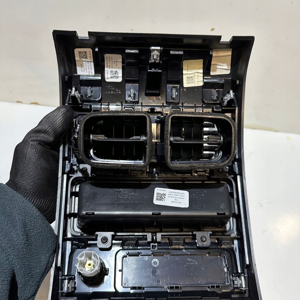 фото №4, Jaguar f-pace lift задняя воздуховод решётка туннель бардачок
