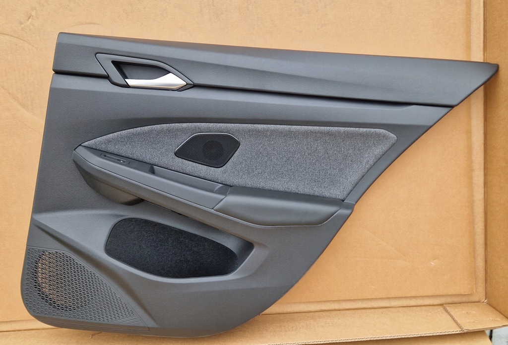 фото №1, Обшивка двері golf 8 viii kombi led матеріал шкіра