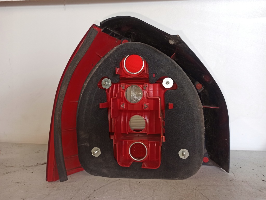 фото №6, Лампа задня права audi a3 8l lift 01-03 8l0945096c