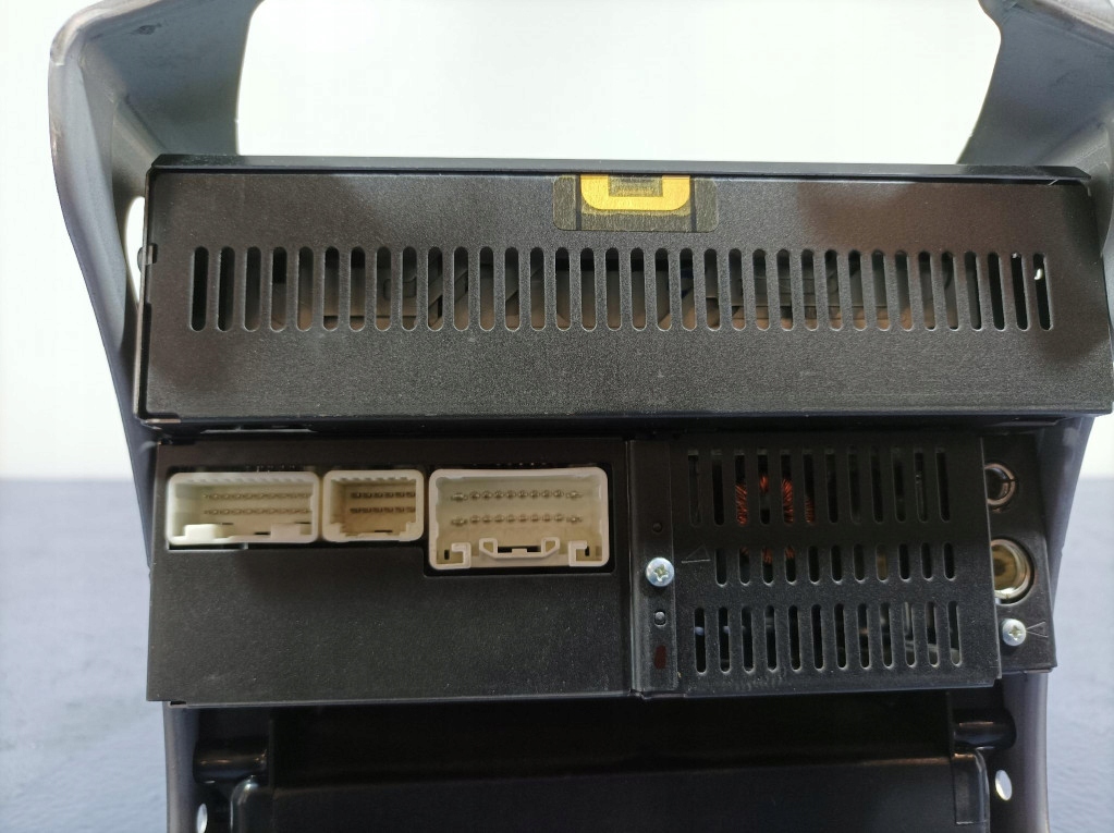 фото №4, Toyota prius ii 03- радио радиопроигрыватель cd 86120-47231