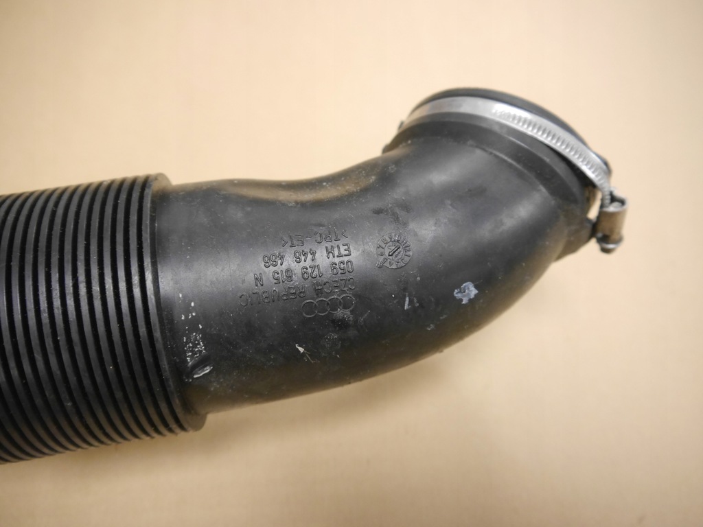 фото №2, Audi a6 a7 4g шланг воздухозаборник воздуха 059129615n