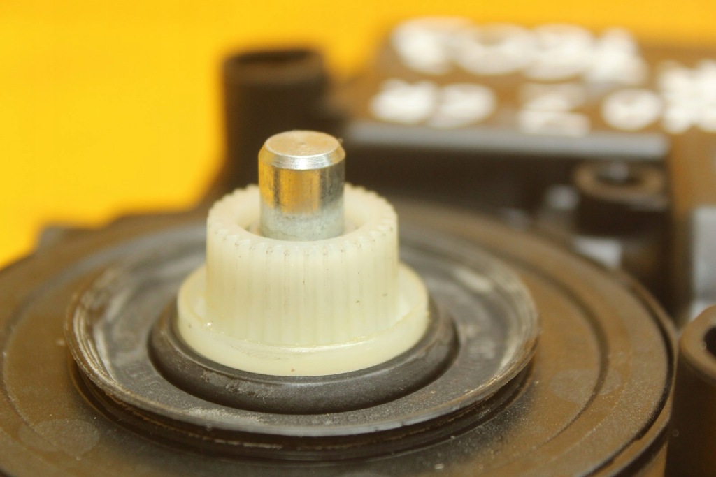 фото №8, Моторчик блок управления стекло левый перед vw polo v 6r0959801dg 0130822531