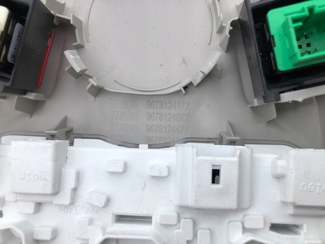 фото №3, Освещение кабины потолок c4 picasso ii 9678124077