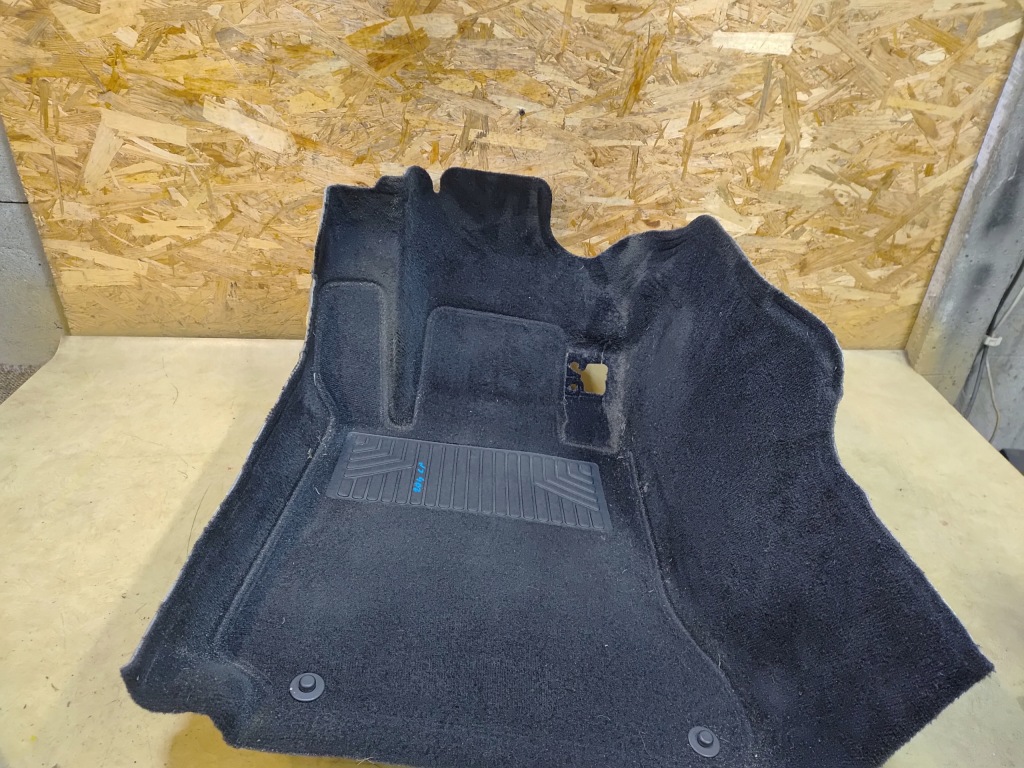 фото №1, Mercedes w204 коврик обшивка левый перед