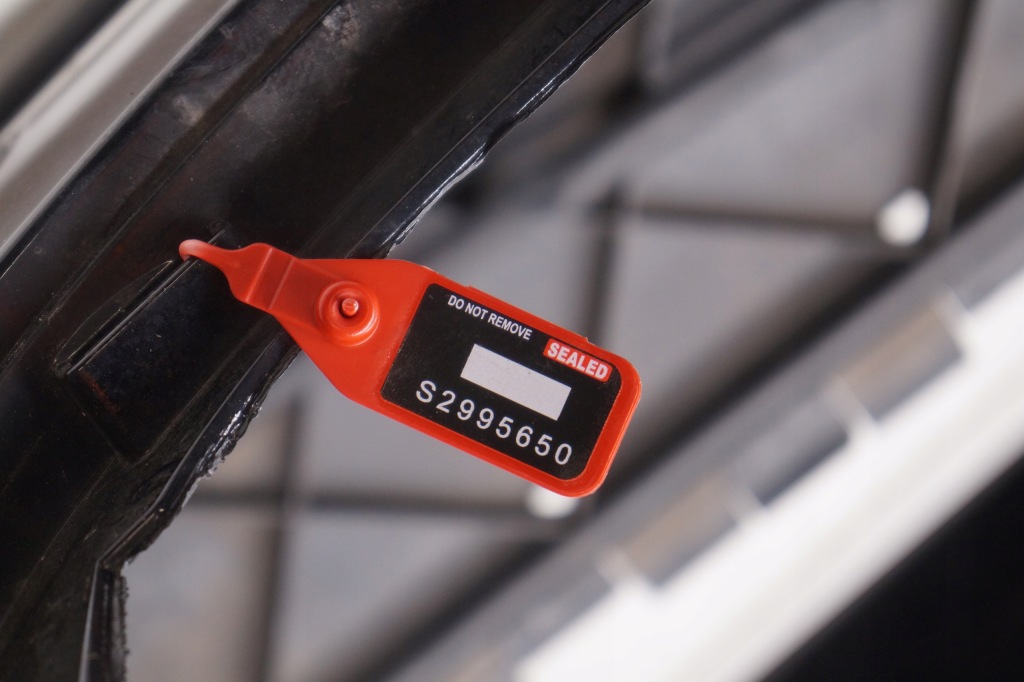 Бампер перед передний датчики парковки pdc volvo v50 рестайлинг  452-26 Киев