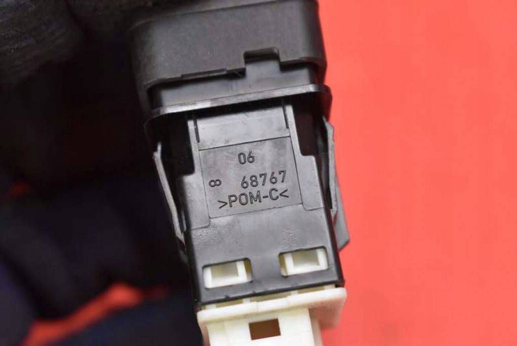 фото №8, Вимикач кнопка відкривання кришки 96766105zd citroen c-elysee 2 ii 12-17