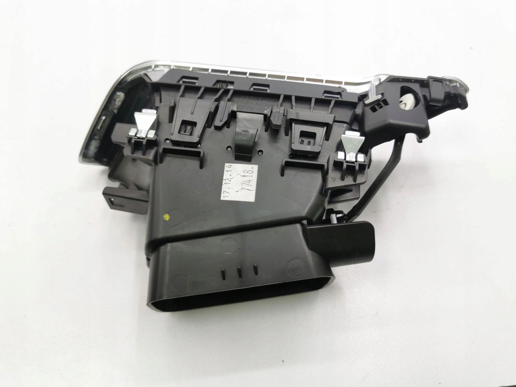 фото №8, Peugeot 2008 i 2015 левая сторона боковая решётка обдув панели приборной панели