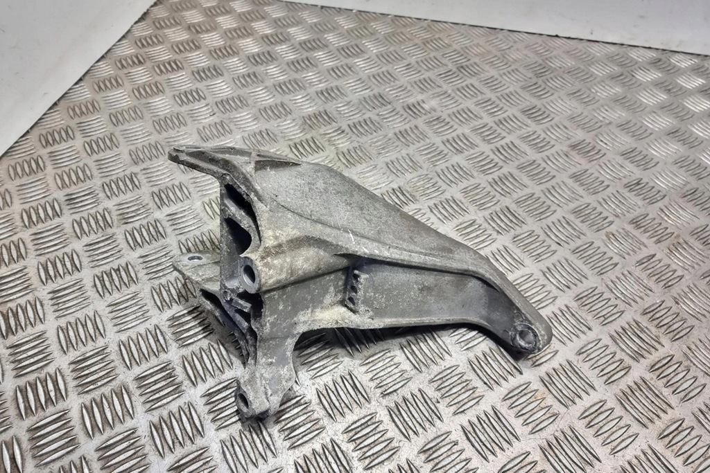 фото №1, Правая кронштейн двигателя mini cooper r50, r53 2211675622105 1.6l бензиновый 2003