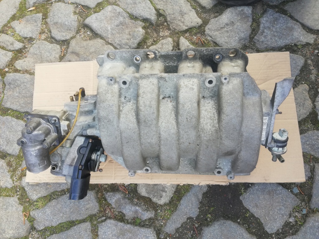 фото №1, Колектор всмоктуючий audi a8 d2 przedlift 3.7 4.2 077133185n