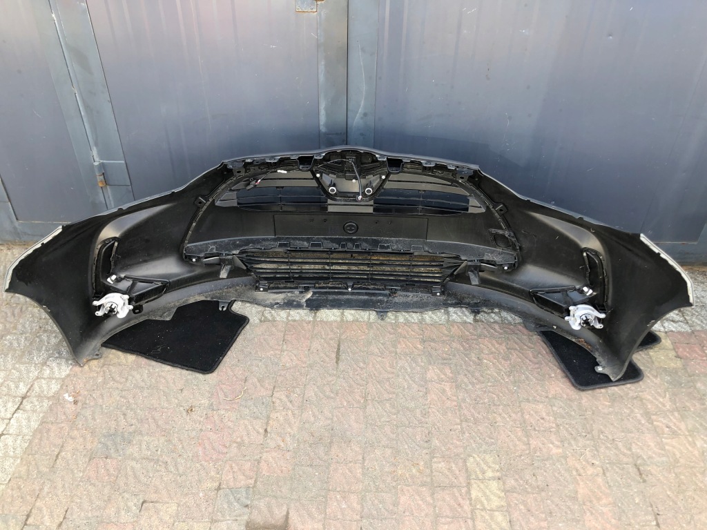 Бампер передні  toyota yaris iv 20r - kompl 6x1 в Україні