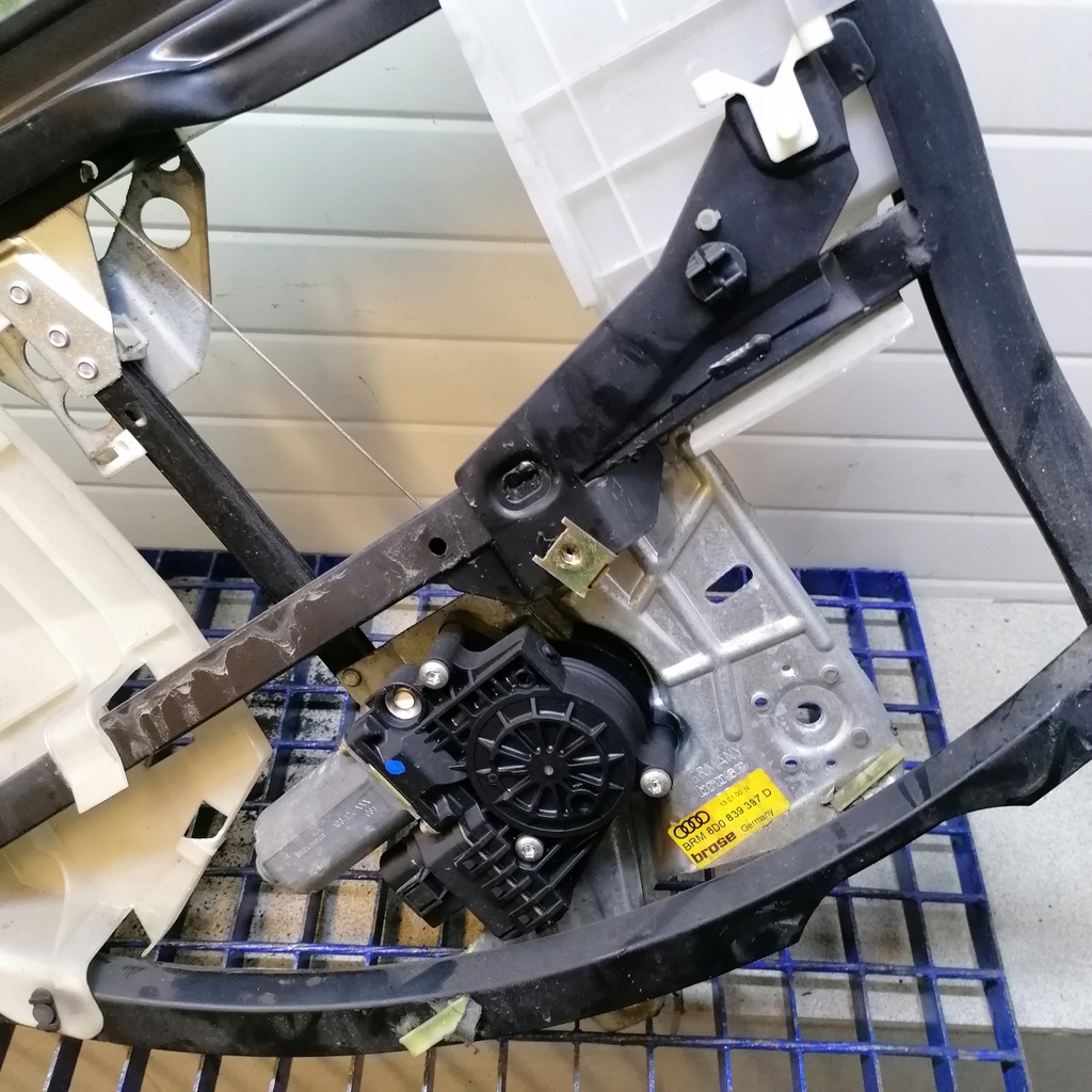 фото №5, Audi a4 b5 рамка двері механізм скло лівий задня