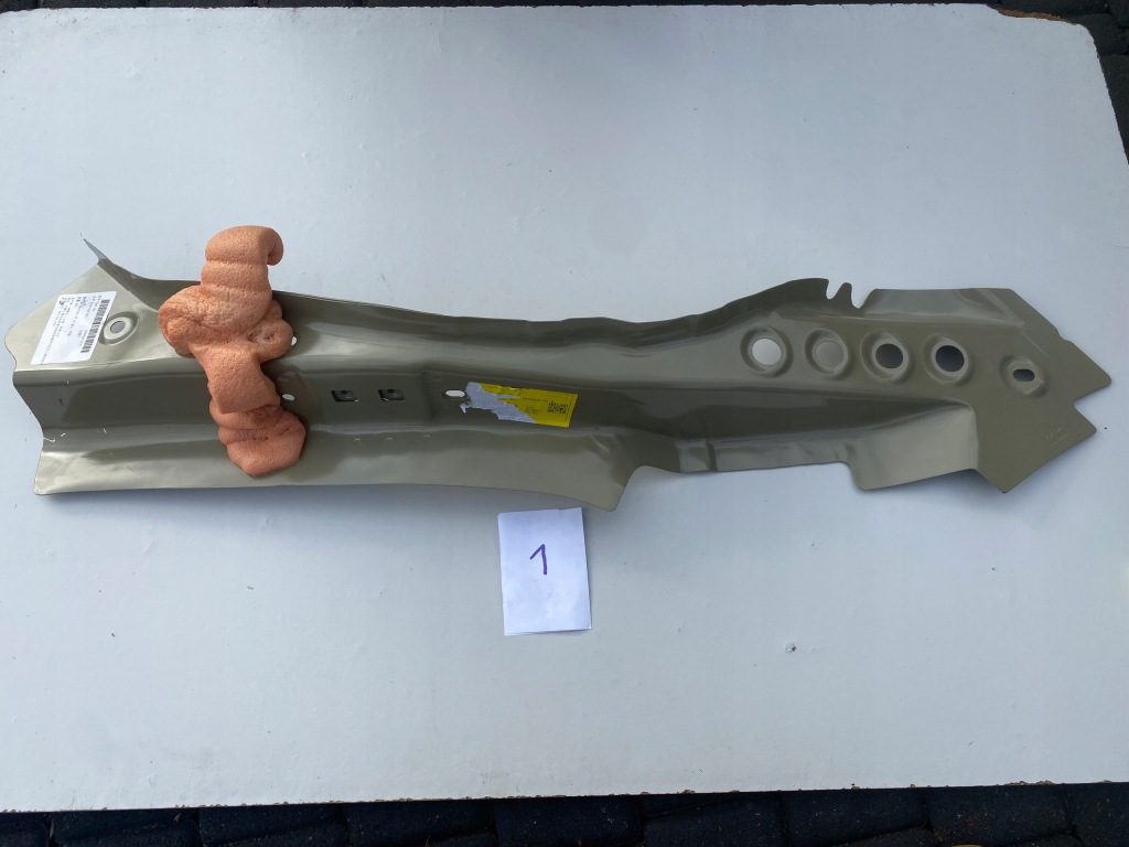 Купити 1095028-s0-n tesla 3 стійку  задні правий новий