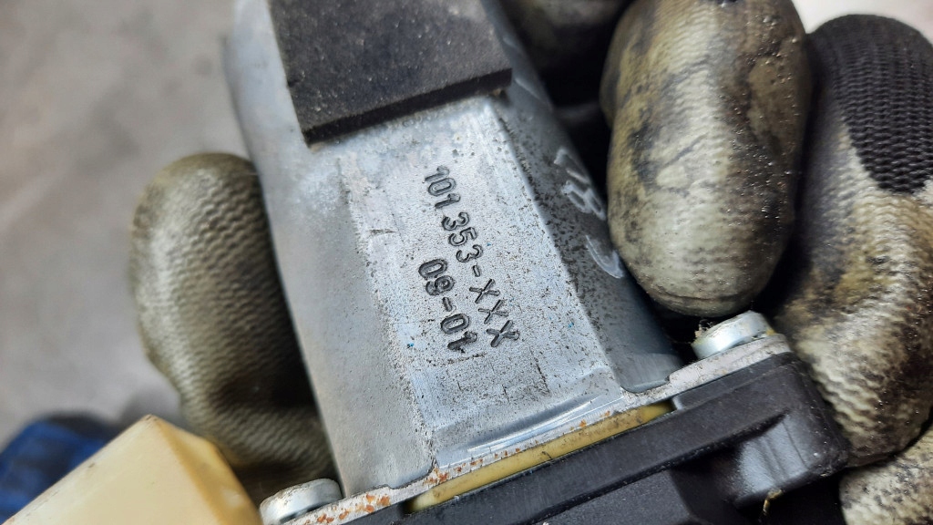 фото №5, Моторчик стекло левый перед 0130821760 volvo s80 98-06r