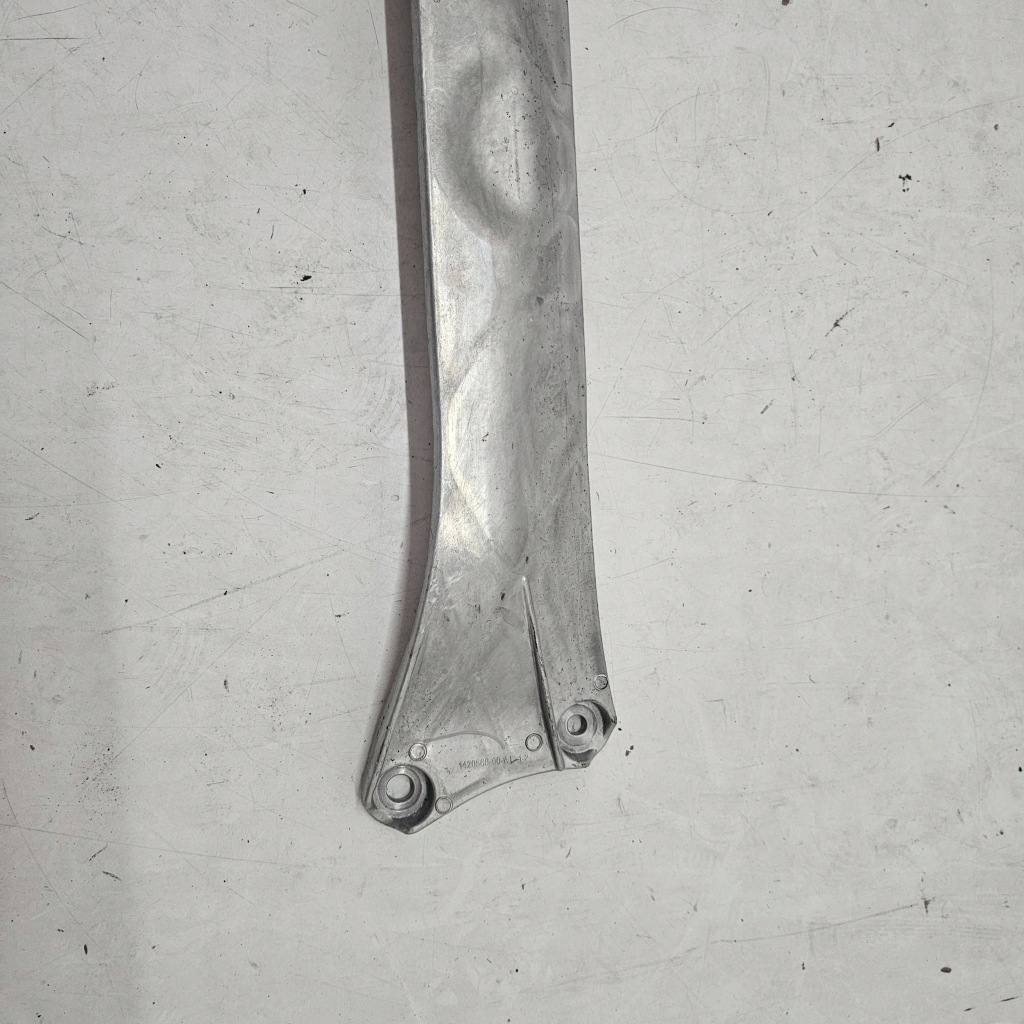 Кронштейн кронштейн верхний tesla model s plaid 2022r 1420568-00-a Оригинал