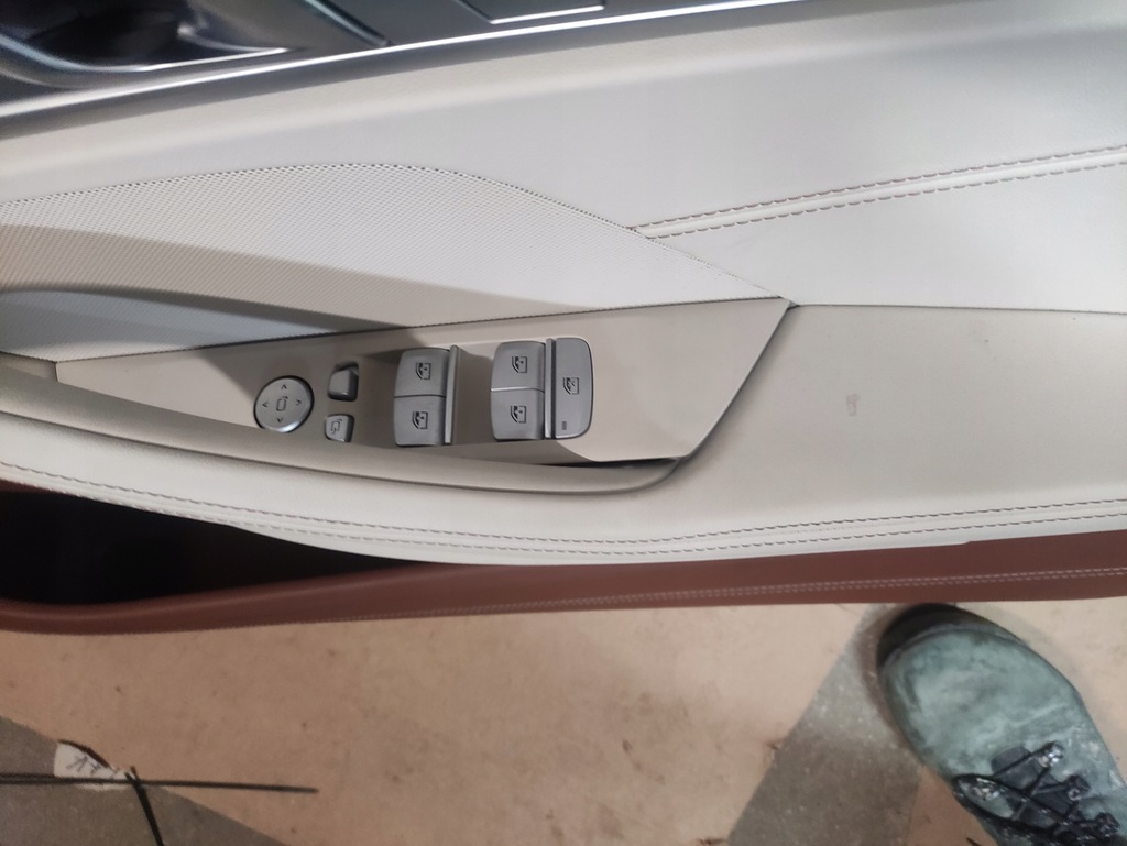 фото №15, Обивка дверь bmw 8 g16