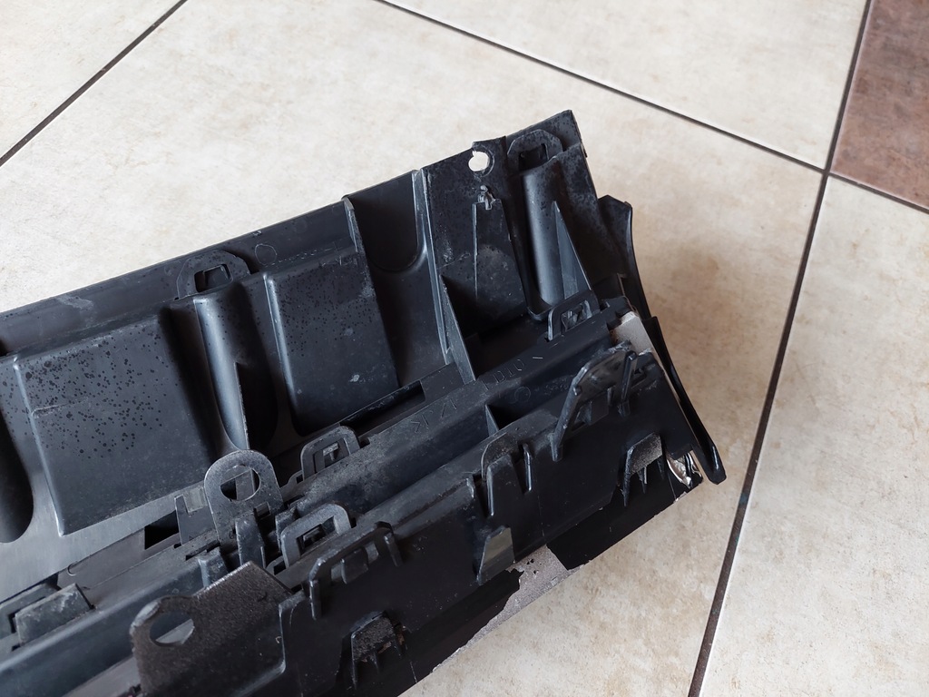 фото №13, Решётка радиатора - решётка радиатора - renault kangoo ii - lift - 2013