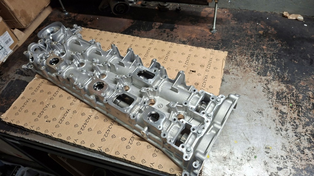 Купити Кришка клапанів з розподільчі вали mercedes-benz a2560160200