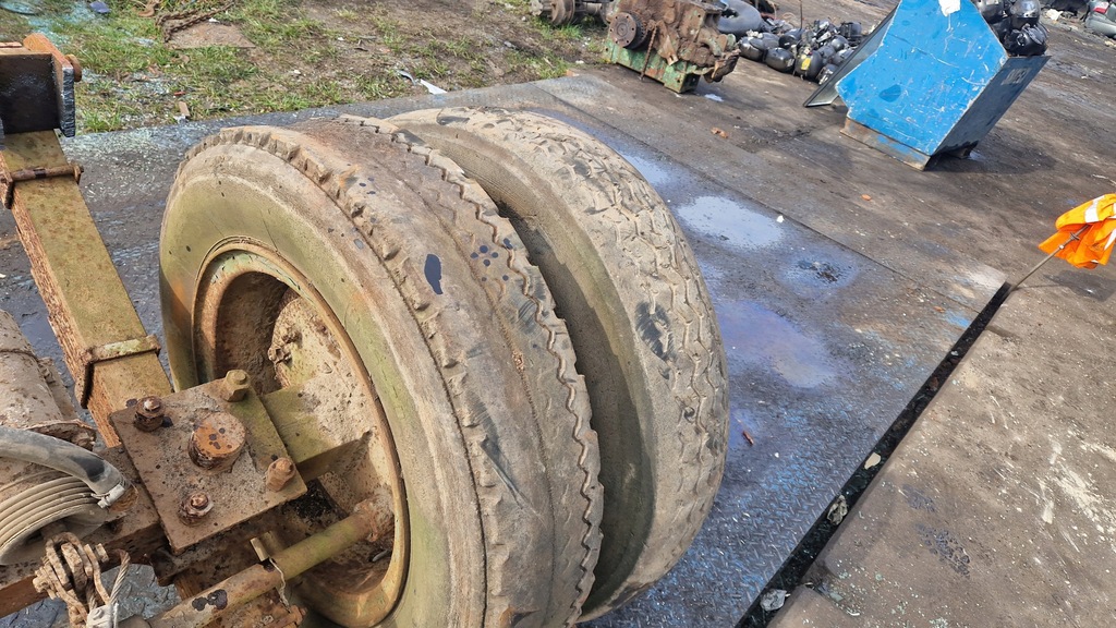 фото №4, Bardzo посилена oś od polskiej причепа niskopodwozie ресори колеса