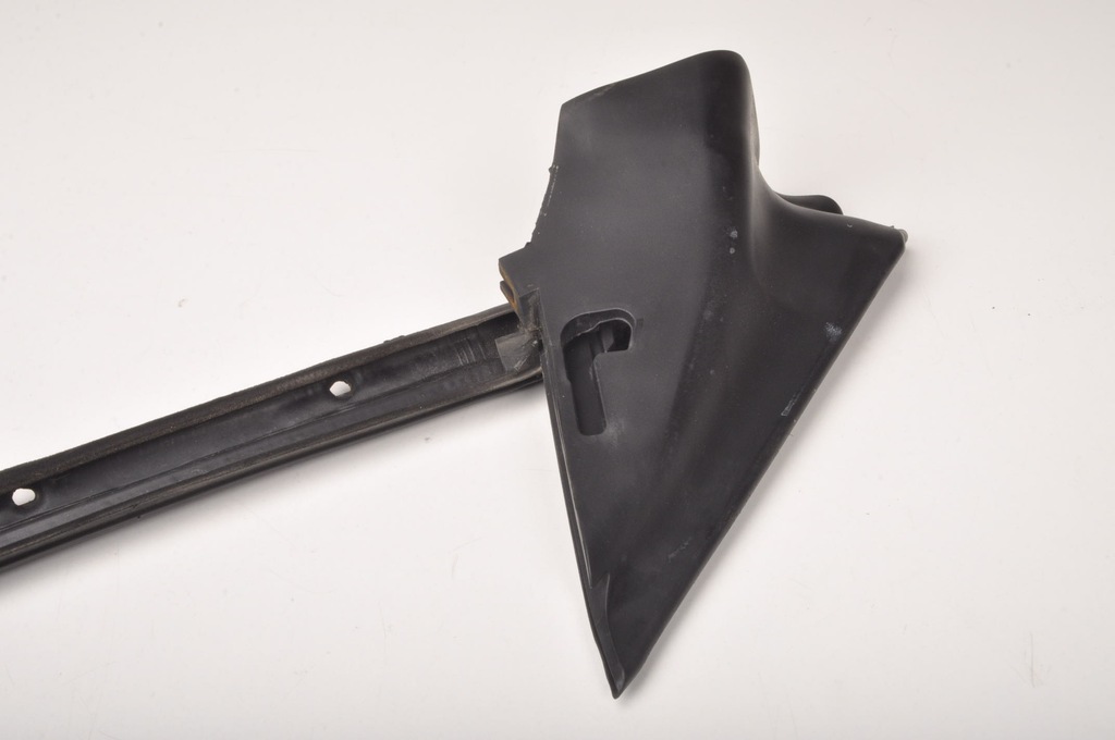 фото №8, California f149 молдинг стекло передняя правая