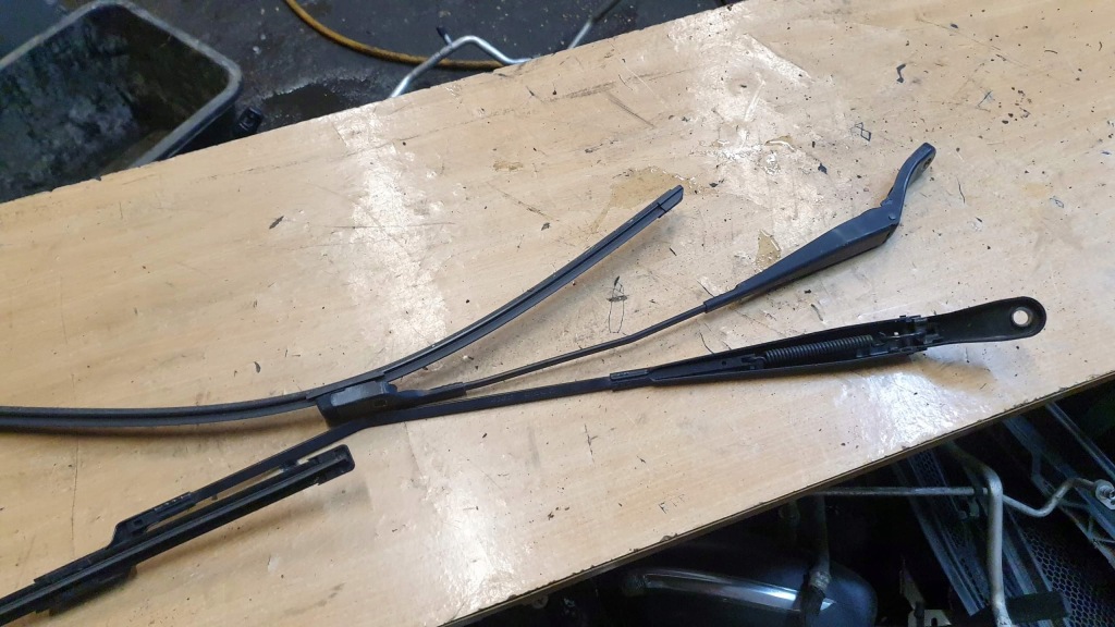 фото №1, Peugeot 208 i рычаги дворник комплект europa