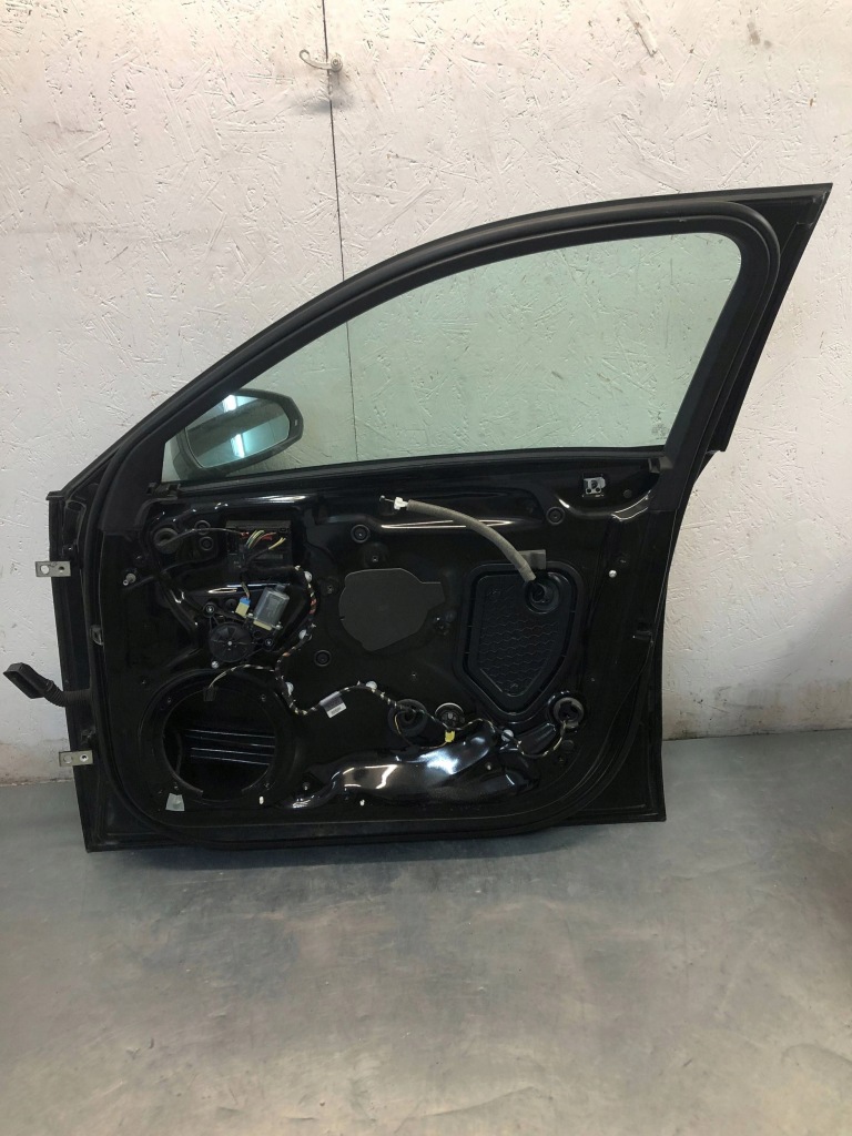 Дверь правое передние к audi a3 8v sportback s-line 12-16 w kolorze ly9b в Украине